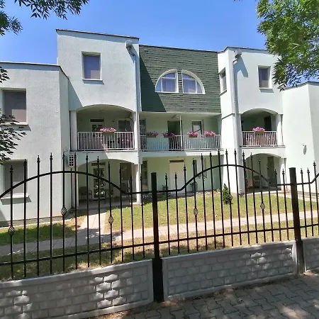 Harangvirag Apartmanhaz 2 Siofok