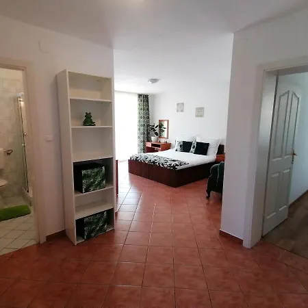 Harangvirag Apartmanhaz 2 Siofok